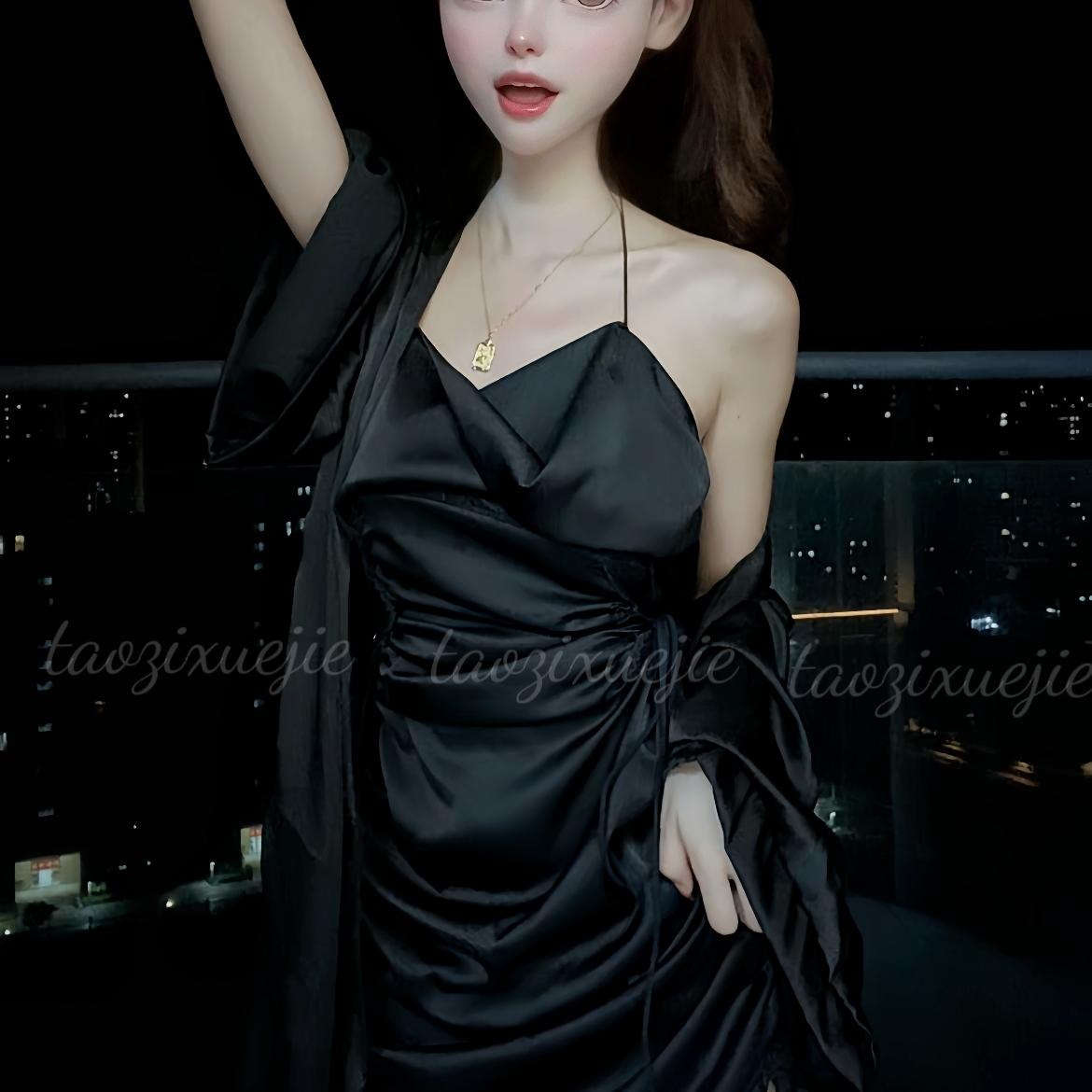 桃子学姐黑色缎面吊带连衣裙