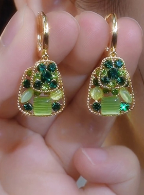 轻奢洋气绿色猫眼石镶钻方块耳环女时尚气质设计感耳扣高级感耳饰