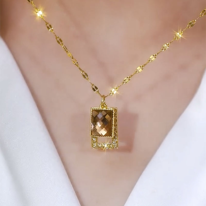 咖色方形水晶钛钢项链女款轻奢