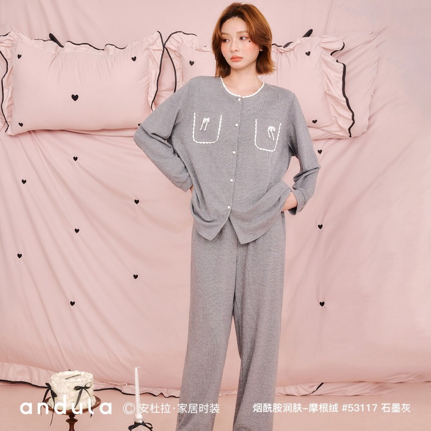 安杜拉烟酰胺润肤摩根绒睡衣女春秋款小花边圆领长袖长裤家居服套