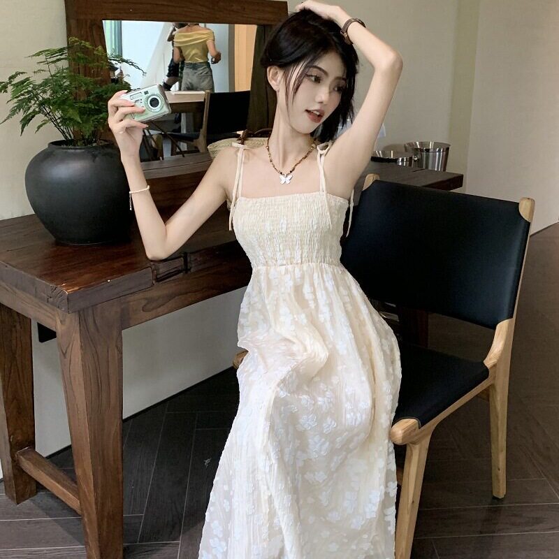 大码女装微胖MM甜美淑女名媛风夏季仙女裙绣花褶皱度假吊带连衣裙