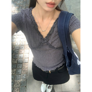 上衣 甜美V领木耳花边短袖 T恤女2025夏季 修身 显瘦短款