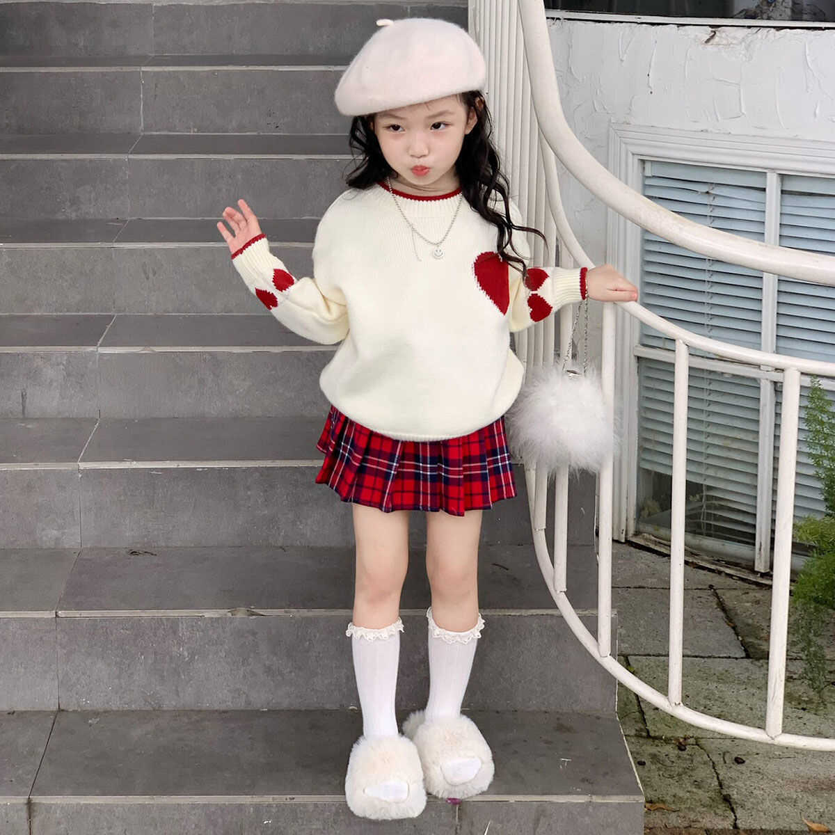 韩国童装2025秋季新款白色爱心针织毛衣女童红色格子百褶裙两件套