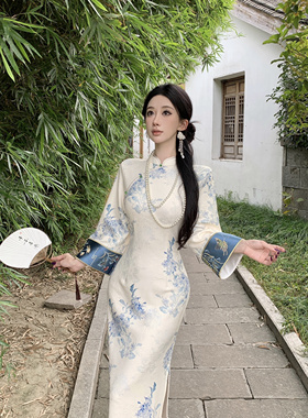 2025秋冬新款原创自制高级针织提花新中式刺绣连衣裙旗袍裙蓝花瓷