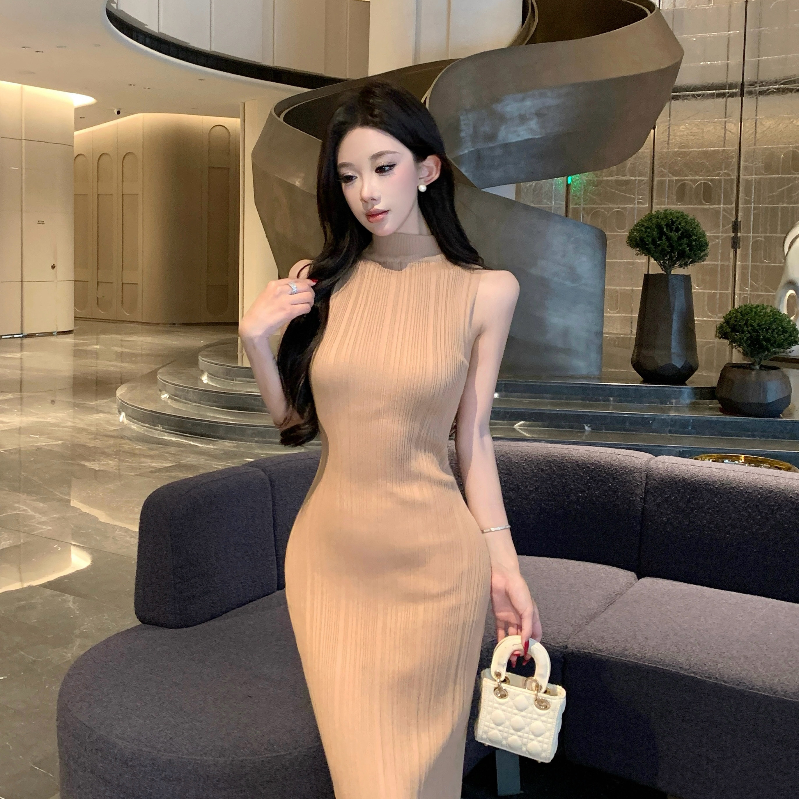 卡其色半高领无袖连衣裙女包臀针织修身显身材御姐轻熟绝美长裙子