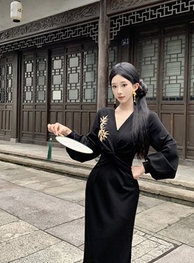 Mimo dk自制新中式国风厚款刺绣改良旗袍v领黑色鱼尾连衣裙  竹妃