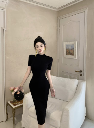 赫本风气质小黑裙修身包臀圆领中长裙冰丝针织连衣裙女夏轻熟风