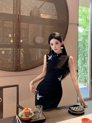 新中式国风蝴蝶改良旗袍年轻款少女气质修身显瘦无袖黑色连衣裙