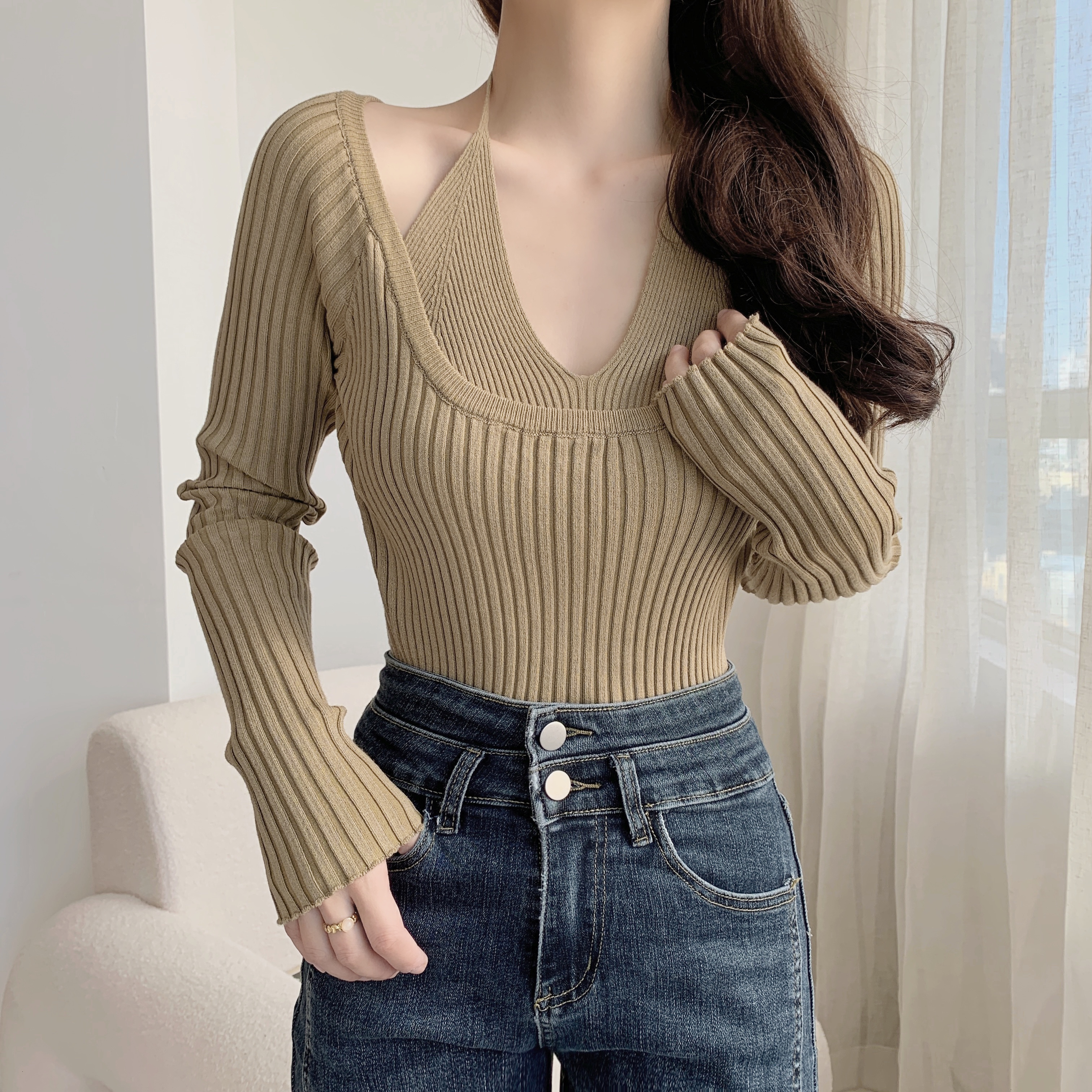 挂脖露肩毛衣打底衫女装春秋2023新款内搭早春季法式掐腰锁骨上衣