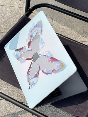 汪三岁「蓝焰蝴蝶」水晶镂空MacBook保护壳mac笔记本2023款电脑保护套14寸13airM2M1M3