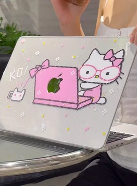汪三岁「工作女王」HelloKitty可爱拼豆风辣妹风MacBook保护壳苹果笔记本壳2025款M4pro14寸16寸air13寸M1M2