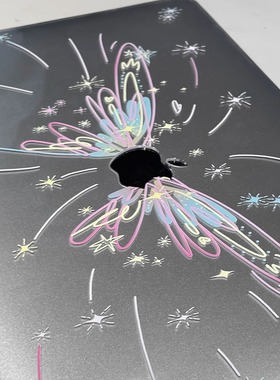 汪三岁原创「烟花蝶」适应MacBook保护壳苹果笔记本2025款M4M5pro14寸16寸air13寸M1/M2/M3保护套配件