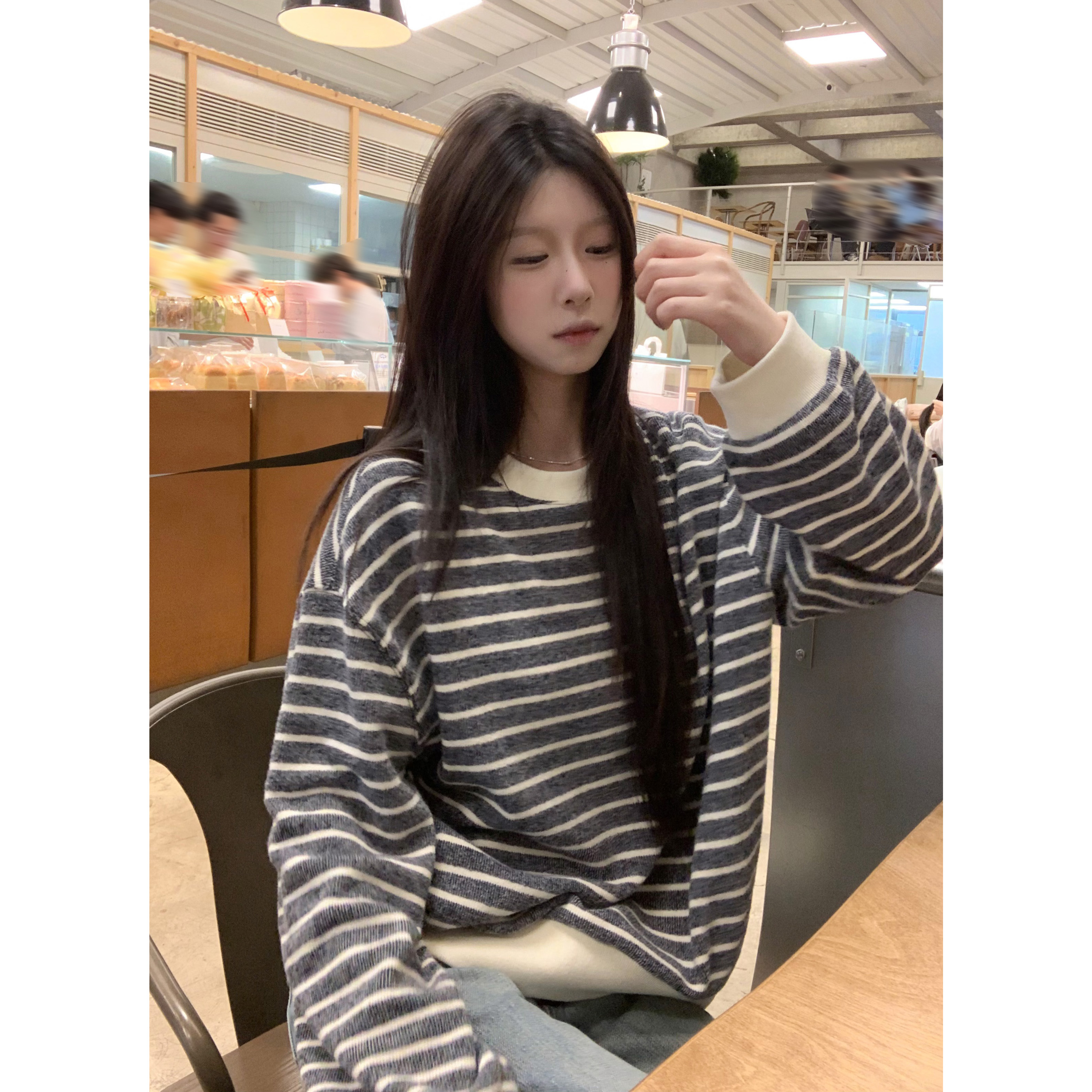 休闲圆领宽松条纹卫衣