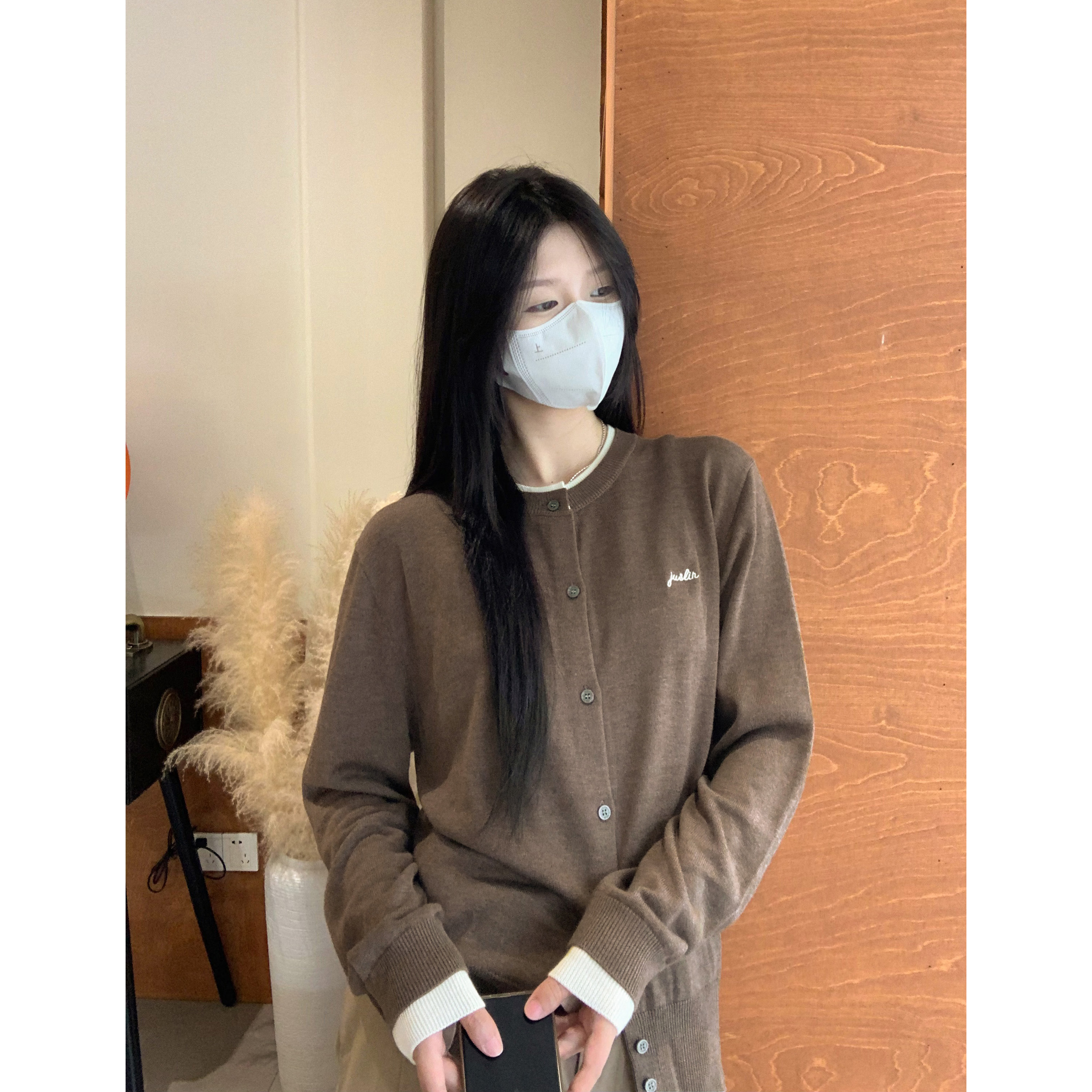 假两件圆领刺绣针织开衫