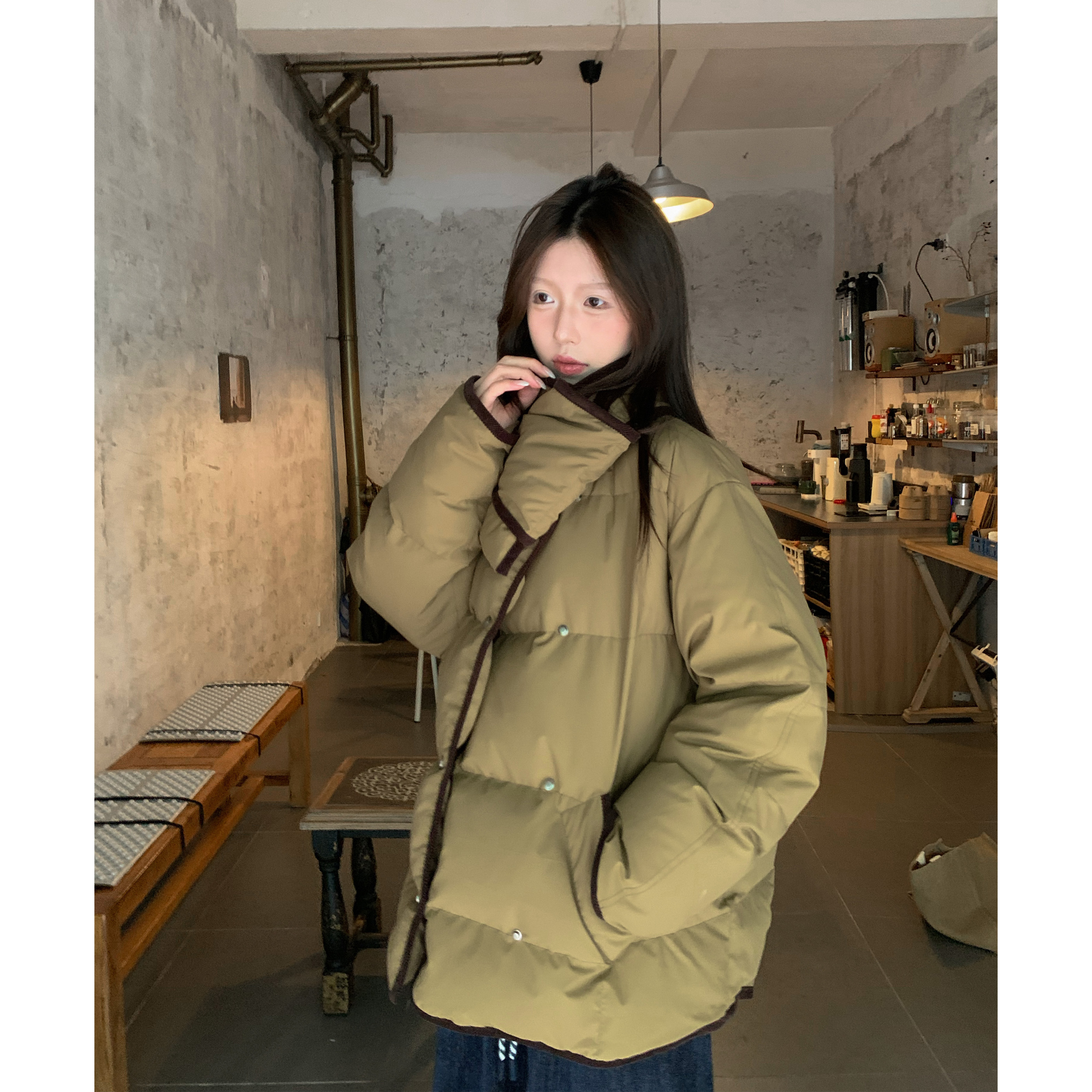 撞色绗缝双排扣围巾领羽绒服