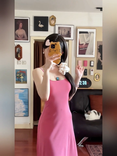 微胖MM纯欲风粉色吊带连衣裙
