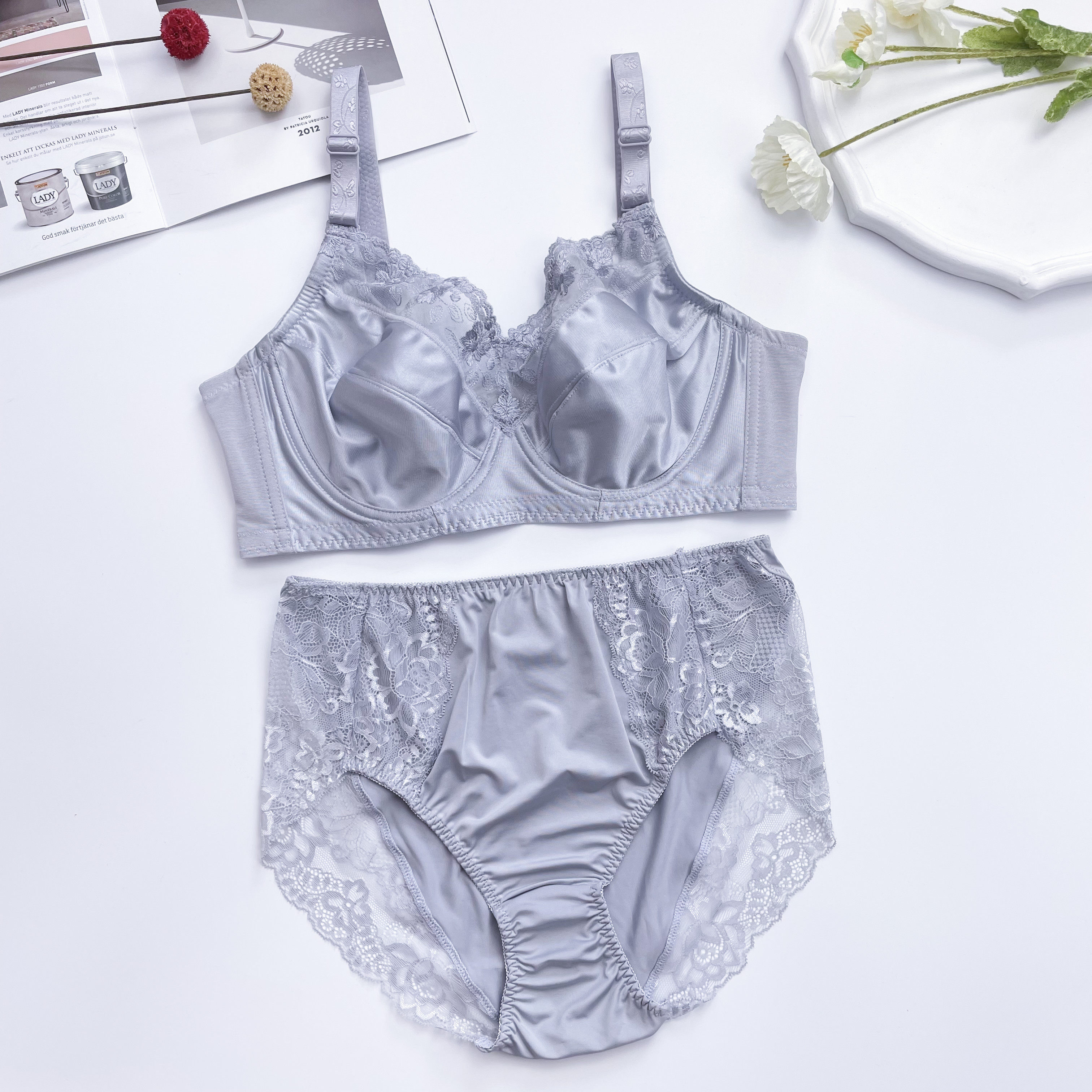 大胸显小光面超薄款大码文胸套装