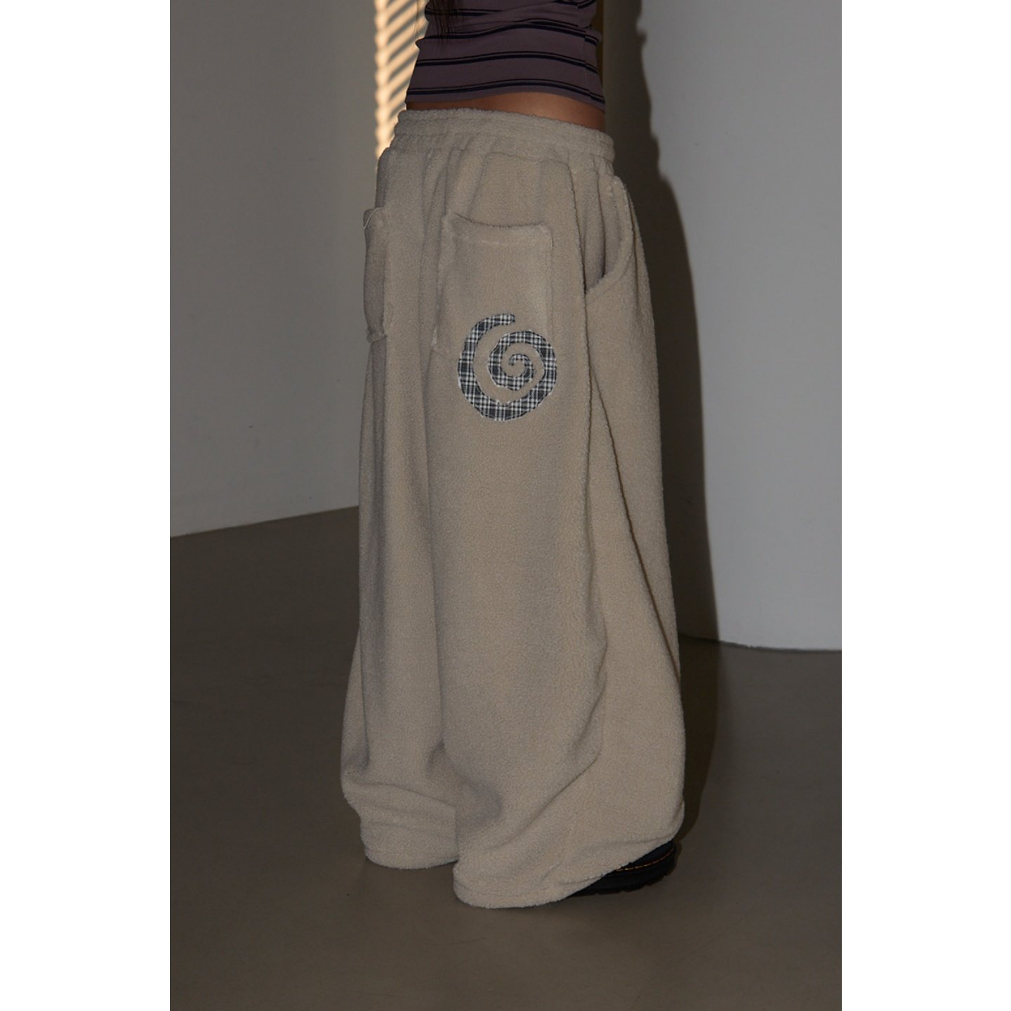 MRDONG韩国代购男女羊羔绒贴布刺绣宽版保暖休闲长裤冬季复古氛围,男装,休闲裤,淘宝优惠券,粉丝福利购,淘宝优惠卷