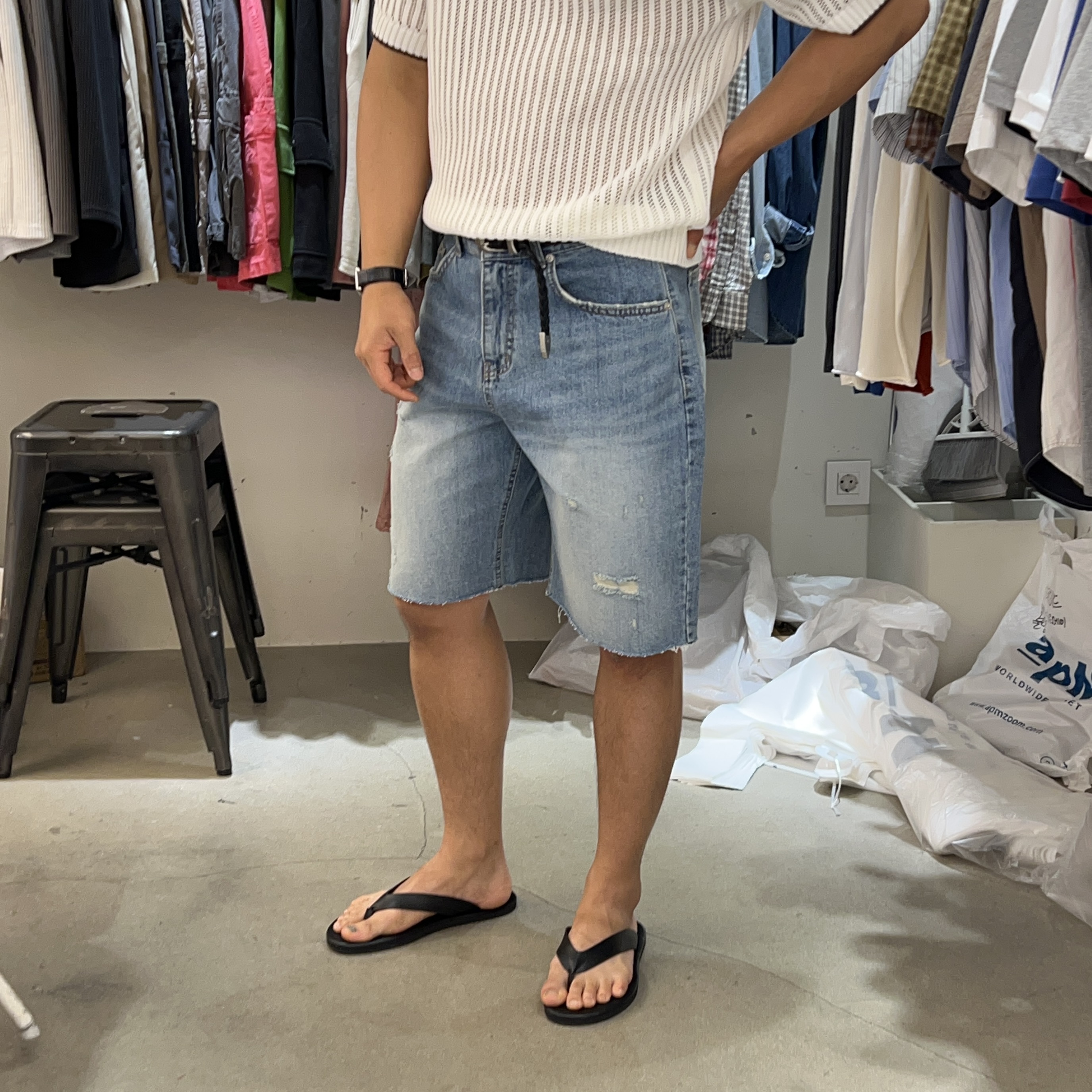 韩国男装代购直播MOOD重工毛边切割水洗拉丝破洞宽松直筒牛仔短裤