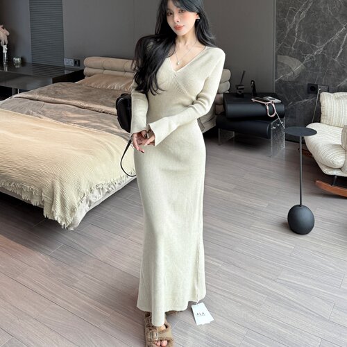 纯欲显瘦V领针织连衣裙女