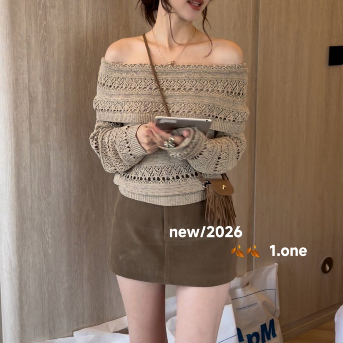 韩版气质一字领长袖针织衫女图片