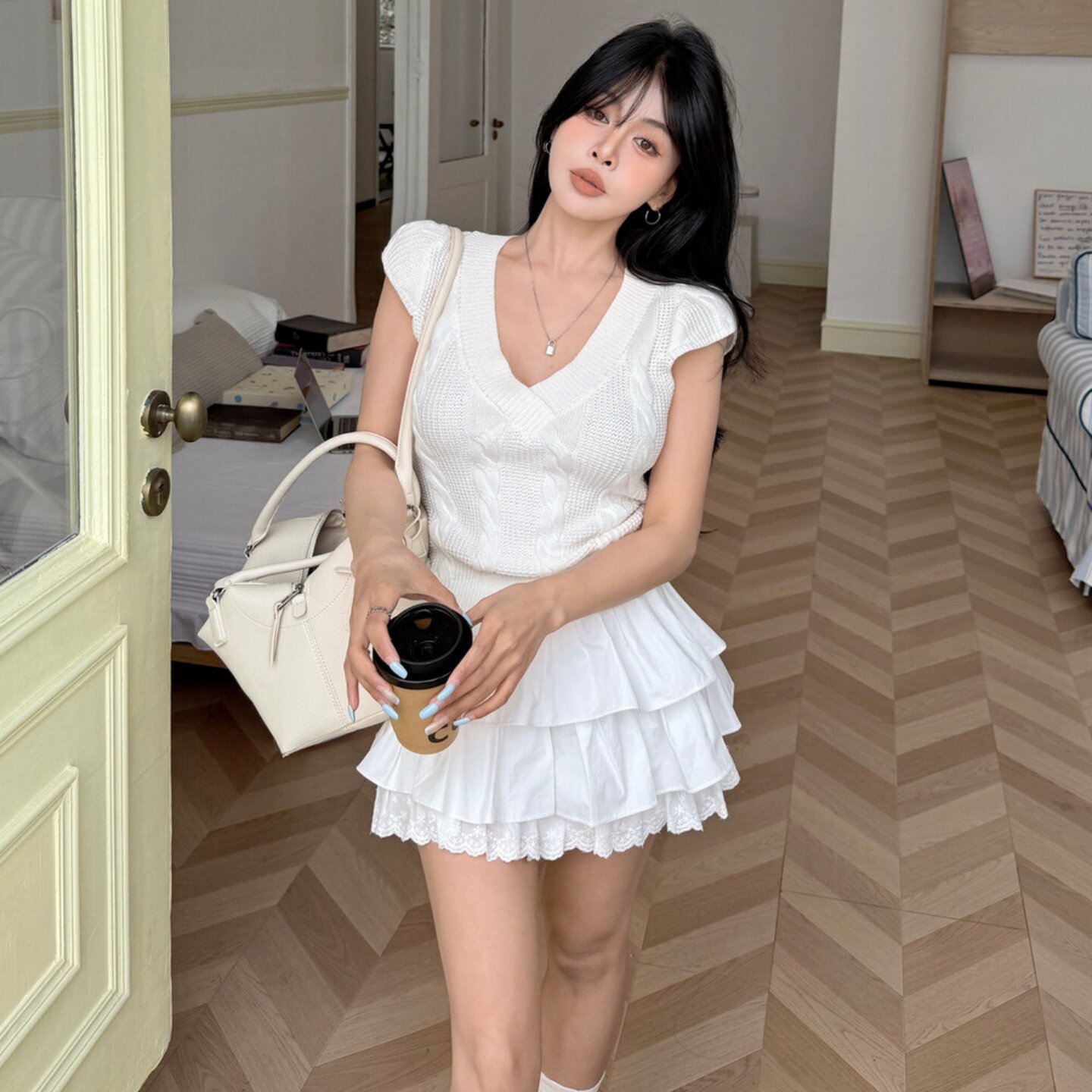 ALA2026春季新款韩版气质V领短袖针织衫女修身显瘦麻花短款上衣