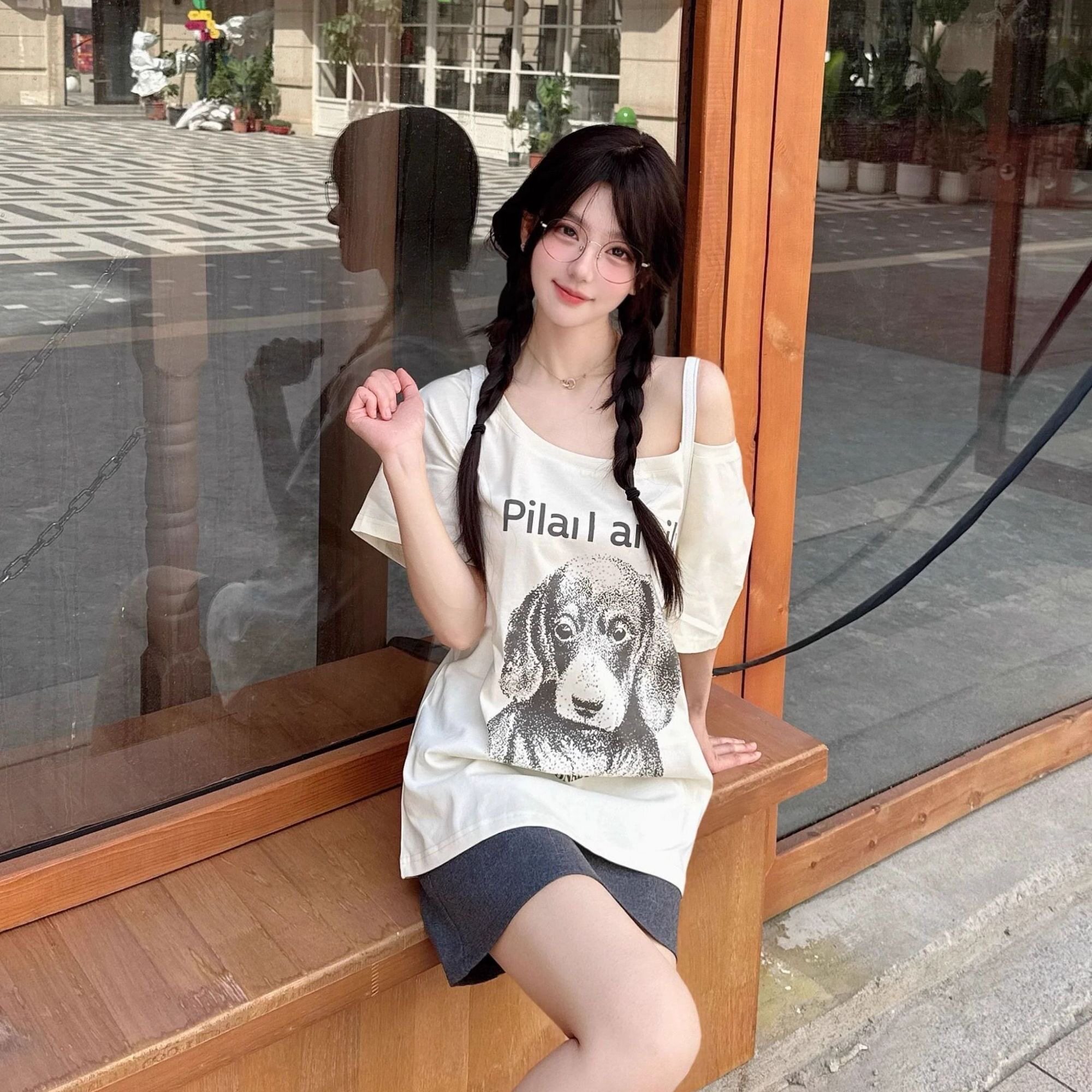 美式辣妹小狗印花露肩短袖T恤女装夏季别致绝美气质斜肩宽松上衣