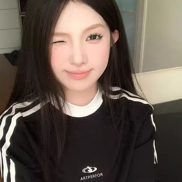 黑色正肩三条杠短袖t恤女夏季设计感小众2025年新款休闲宽松上衣