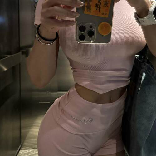 温柔系girl绝美紧身弹力夏季套装女修身显臀超显腿长掐腰美钻短裤