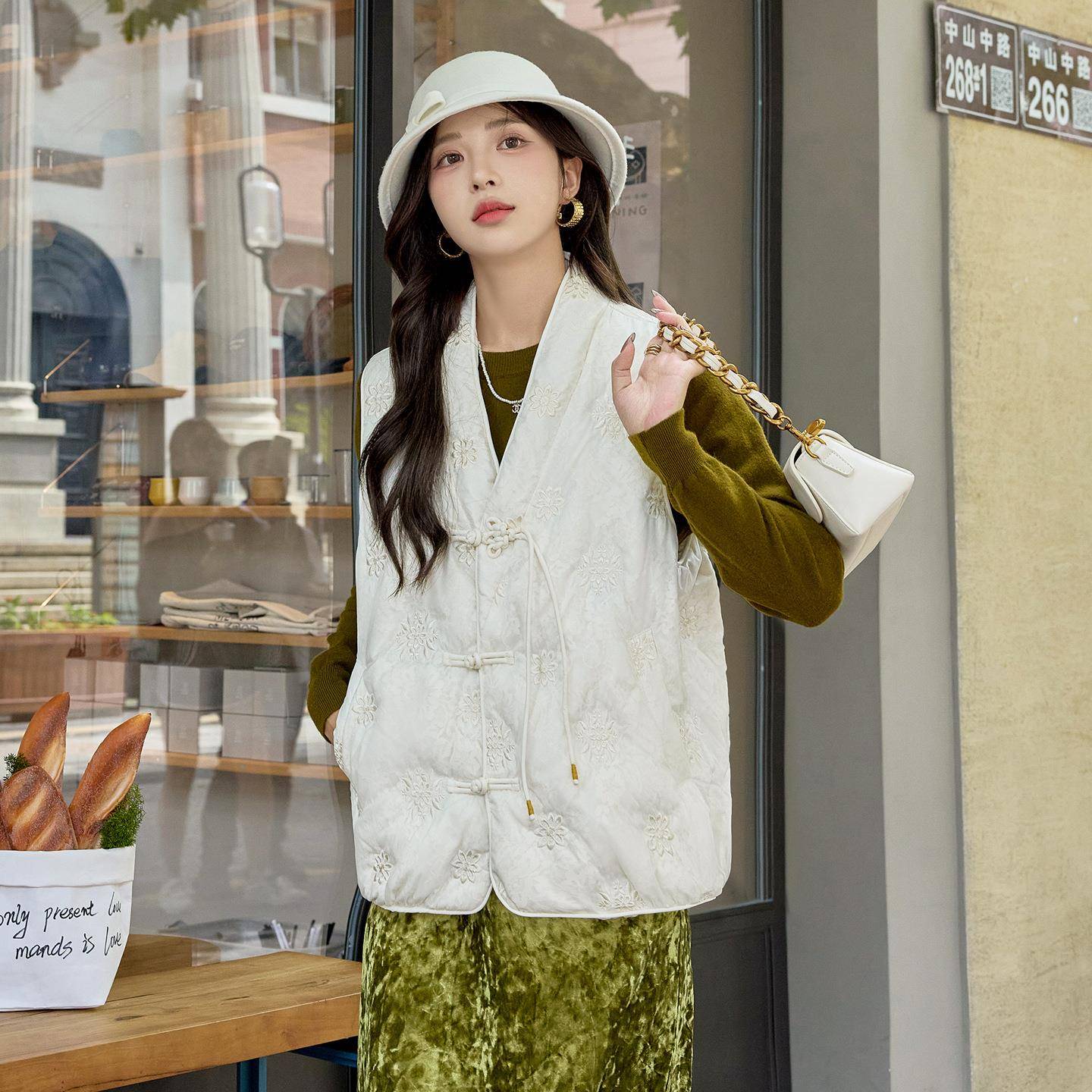 新领中式V羽绒马女款短款20ZHAN257725冬季新款q轻薄盘扣刺绣高甲