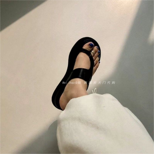 韩国东大门代购夏季新款气质套趾松糕厚底一字带小众外穿凉鞋拖女
