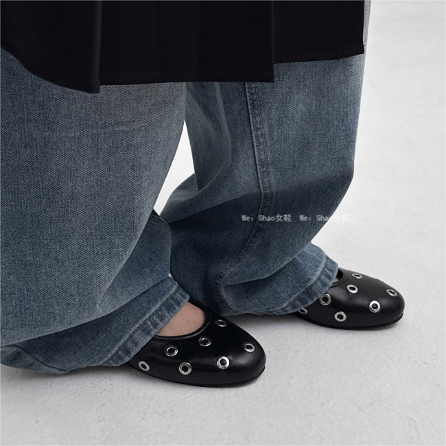 韩国东大门代购法式复古铆钉镂空芭蕾舞风圆头浅口平底玛丽珍单鞋