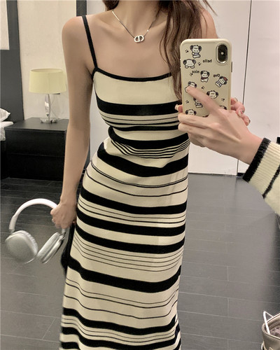 针织条纹吊带连衣裙女2025年夏季新款韩系显瘦修身外穿打底背心裙