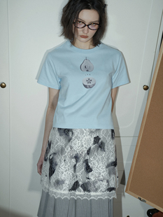 UNNNSAD 设计感天蓝色T恤女夏季 烫印梨儿正肩显瘦修身 短袖