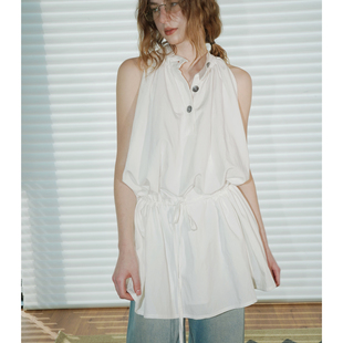 UNNNSAD 肌理感挂脖抽皱露肩白色连衣裙女气质显瘦可调节宽松短裙