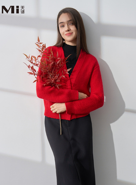 天谜针织衫国风盘扣开衫红色坑条V领毛衣2023冬季女装TMi234104