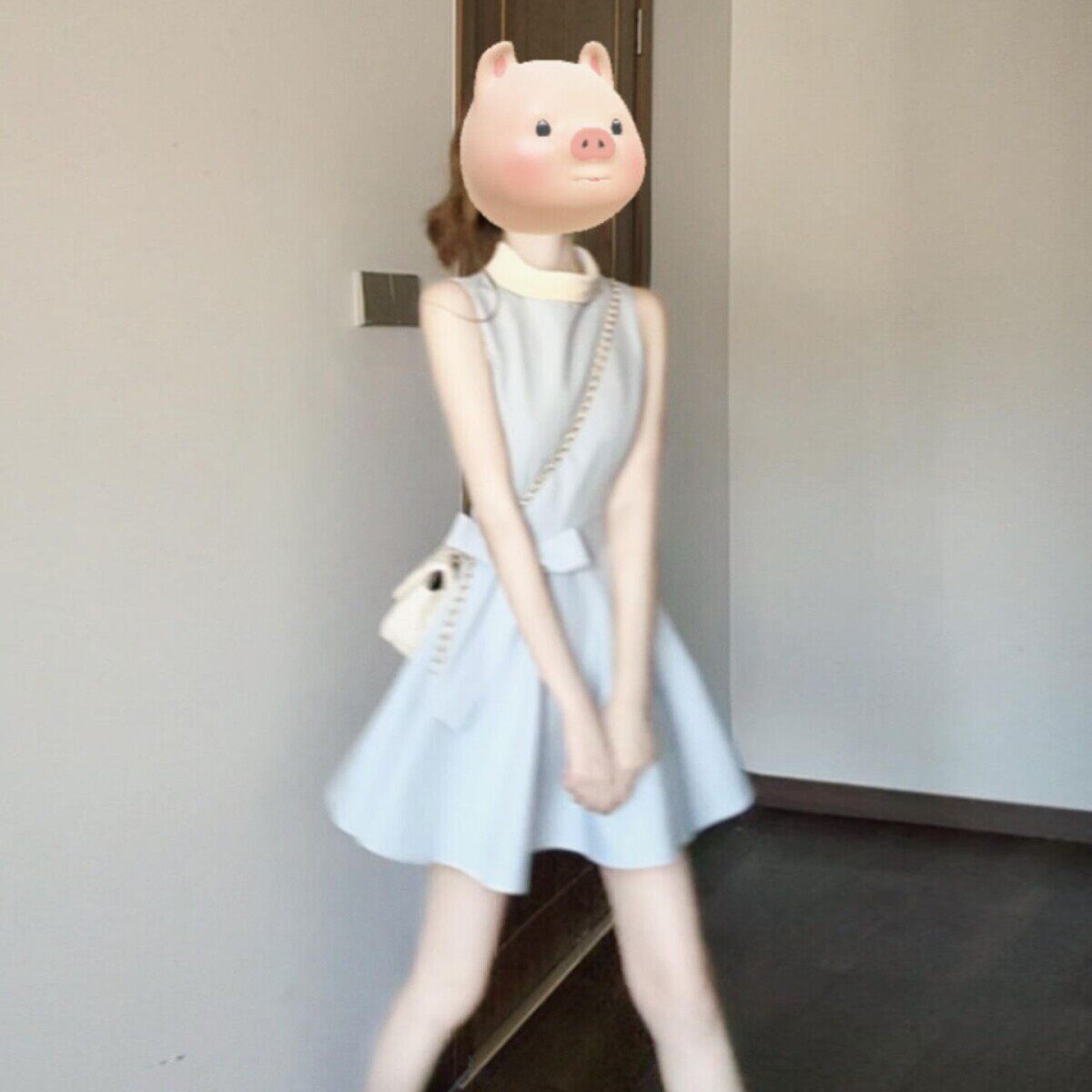 蓝色无袖背心连衣裙女2025新款夏季小个子高级感绑带收腰蓬蓬短裙