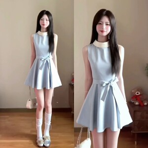 蓝色无袖背心连衣裙女2025新款夏季小个子高级感绑带收腰蓬蓬短裙