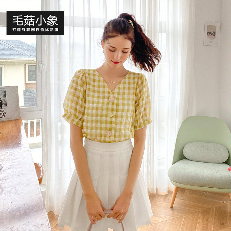 毛菇小象格子衬衫2020夏新款韩版V领泡泡袖衬衣小心机露锁骨上衣