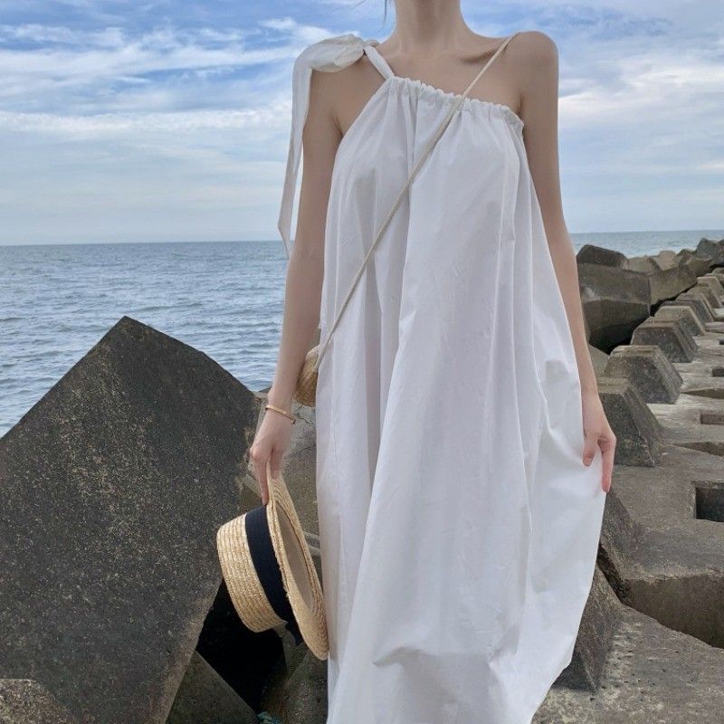 三亚旅游穿搭拍照沙滩裙女小个子海边度假超仙高级斜肩吊带连衣裙
