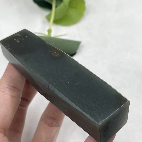 新疆和田玉糖青玉且末随型如意牌子边角料把件玉石料包邮84克t