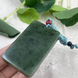 新疆和田玉碧玉菠菜绿平安牌万事如意玉坠项坠无事吊坠包邮37克