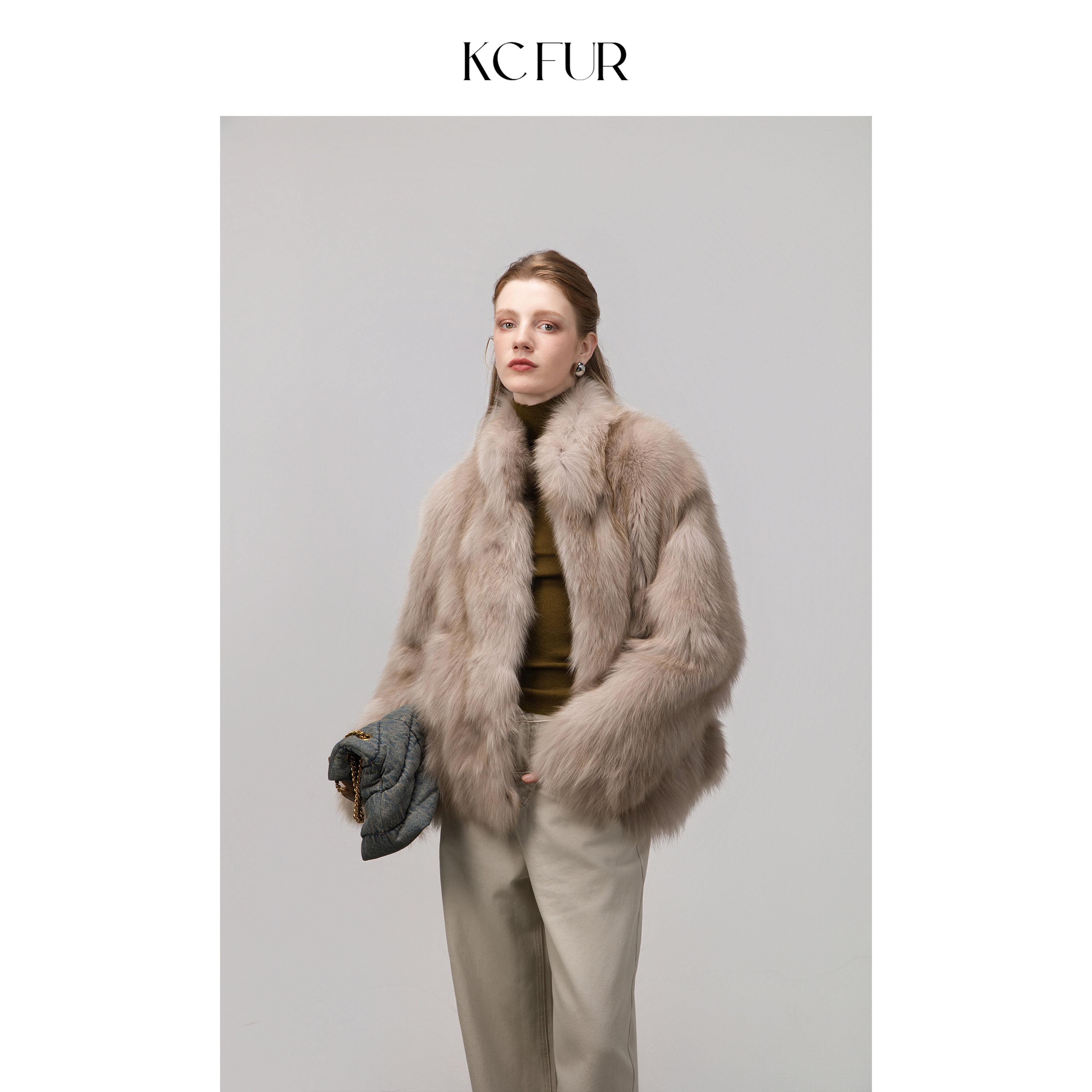 KC年轻款时尚立领狐狸毛外套女