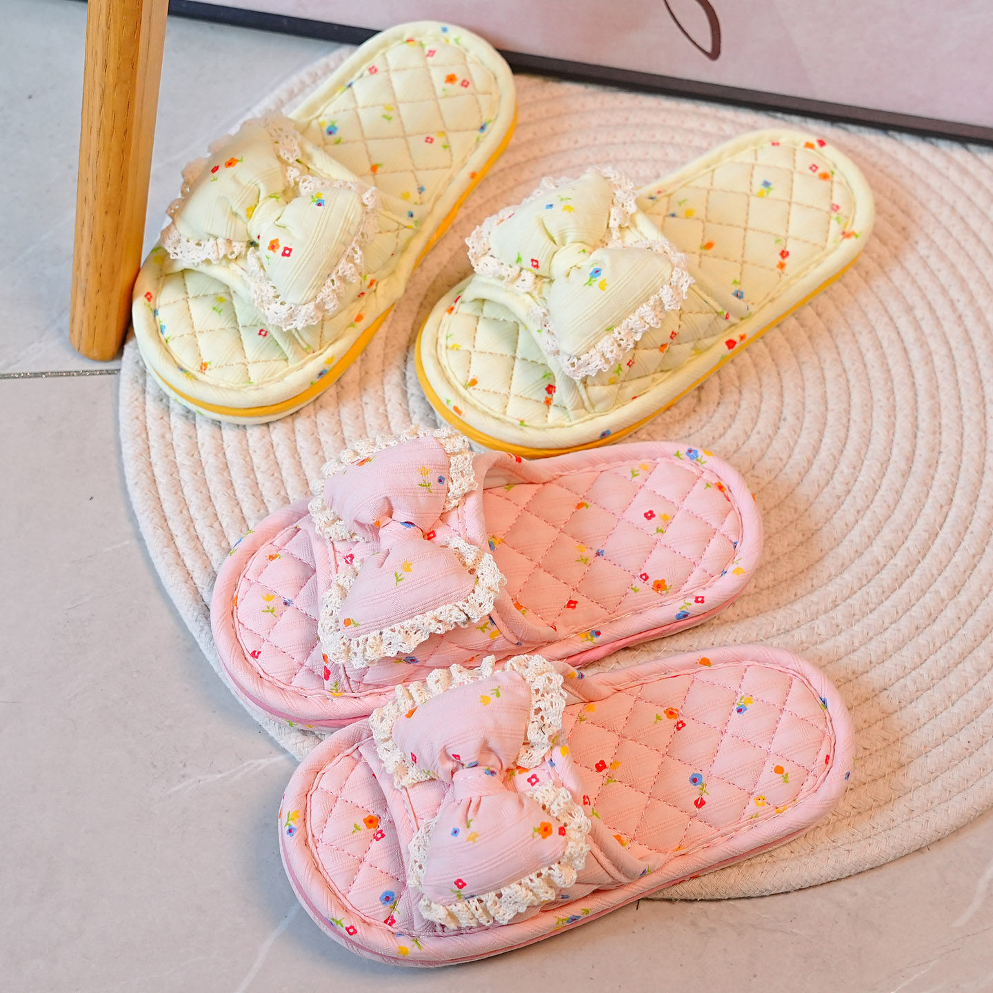 韩版可爱蝴蝶结公主蕾丝儿童女家居拖鞋三层静音无声地板布底拖鞋