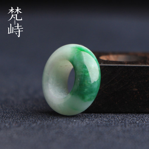 梵峙7.5翡翠跑环白底青多宝珠