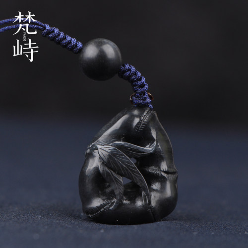 梵峙和田玉墨玉挂件吊坠