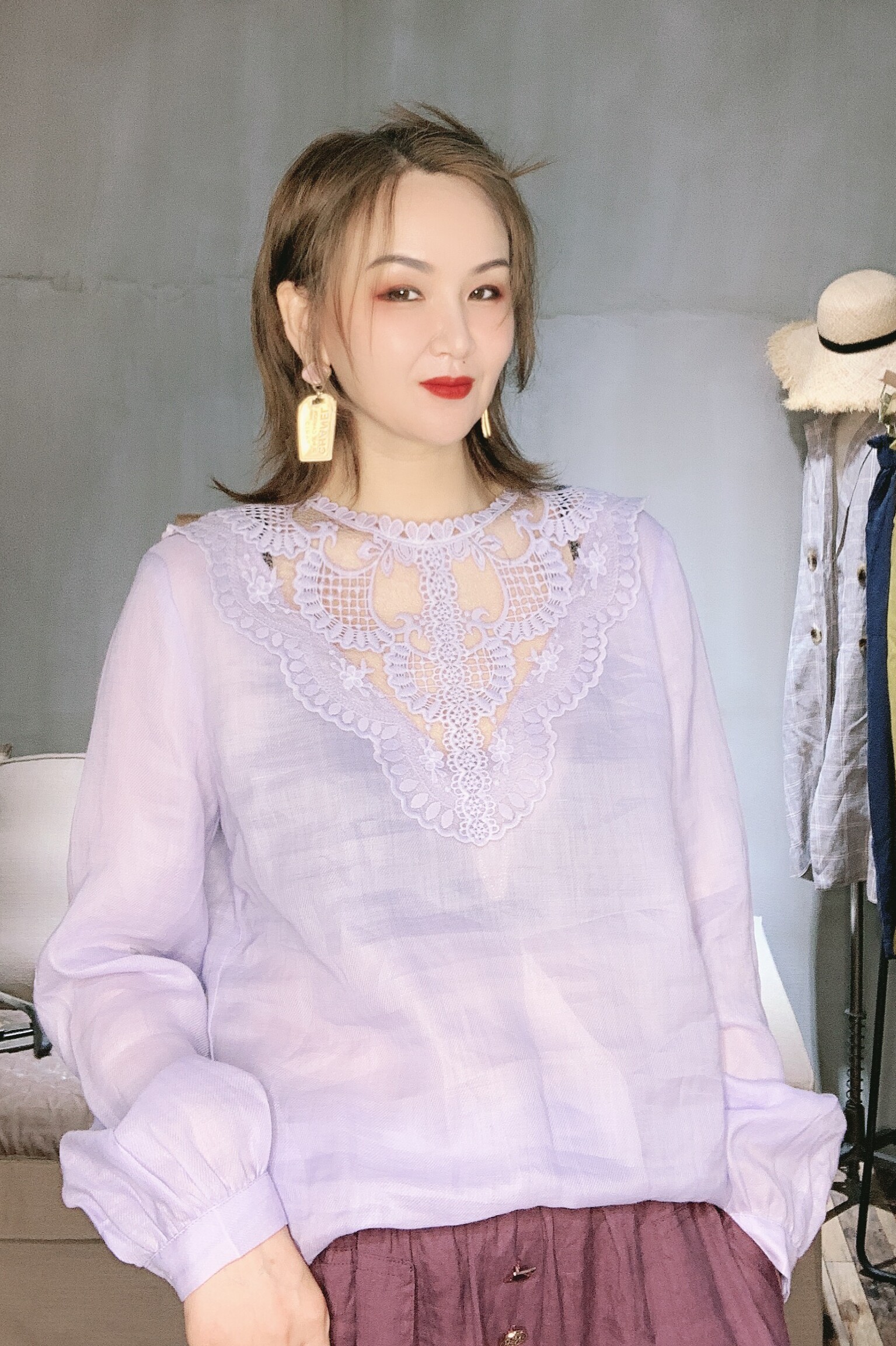 茗苒苎麻衬衫女拼蕾丝钩花镂空圆领2023春夏新款宽松复古洋气上衣