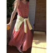 日韩2026夏季 连衣裙宽松长裙 背心裙海边度假大码 新款 少女红格无袖