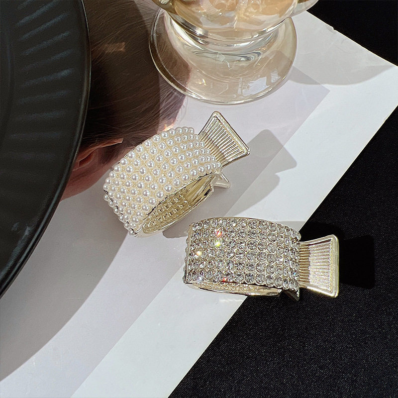 珍珠水钻圆形高马尾抓夹女防下垂固定神器发夹小号高端鲨鱼夹发卡