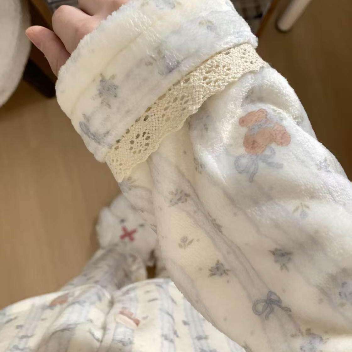 碎花小熊睡衣女款秋冬季2025新款珊瑚绒加厚加绒保暖法兰绒家居服